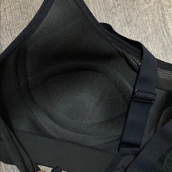 Avía Crisscross Sports Bra with Wide Supportive Band - Picture 7 of 9